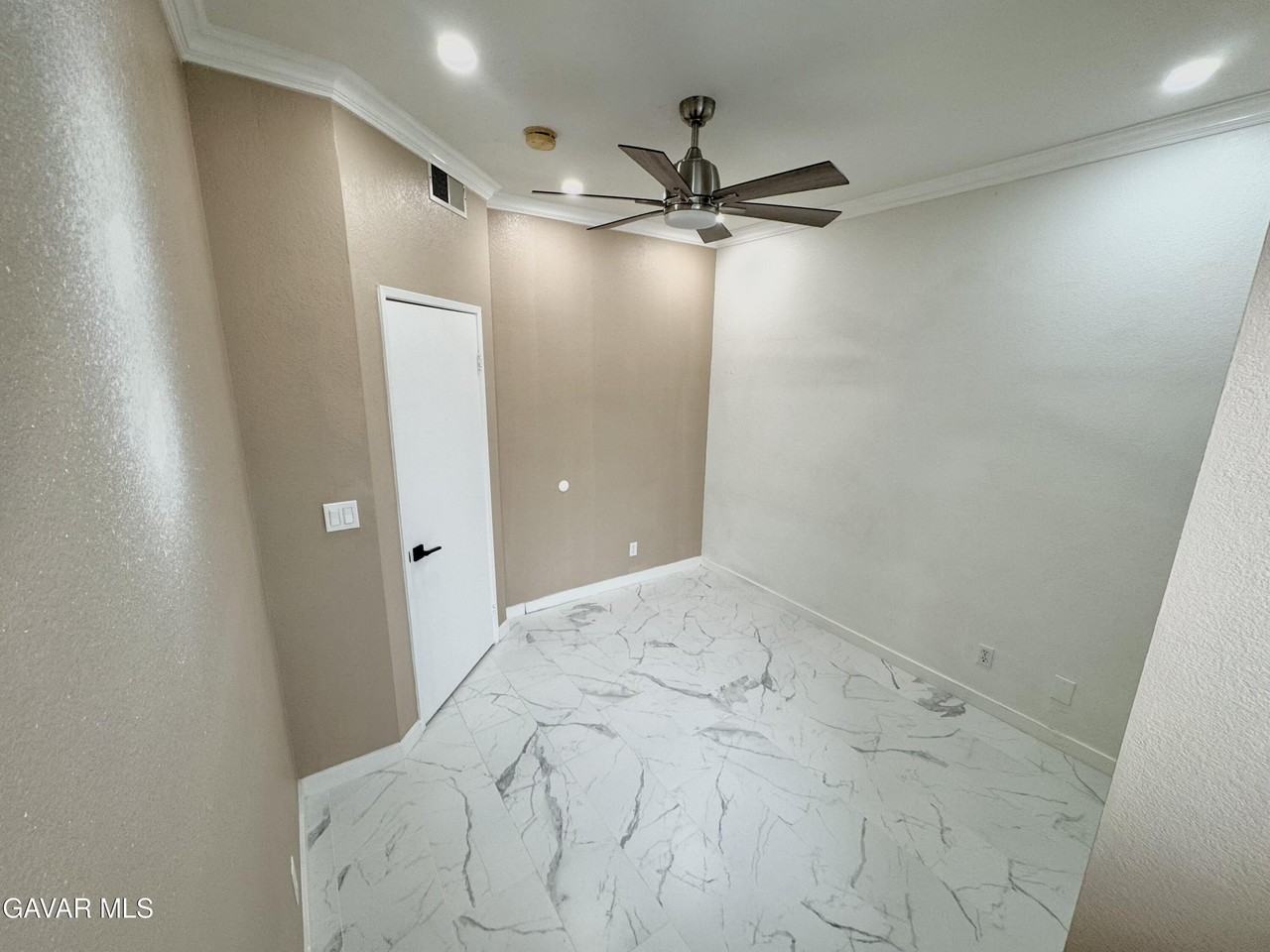 2643 Summerchase Ave - Photo 6 of 23