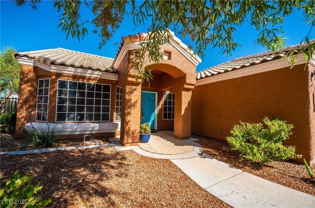 8117 Creek Water Ln - Photo 4 of 35