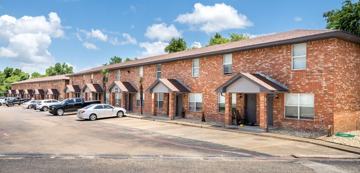 featured image of 2827 Cedar Cir