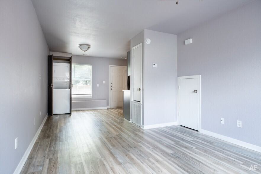 2827 Cedar Circle - Photo 3 of 7