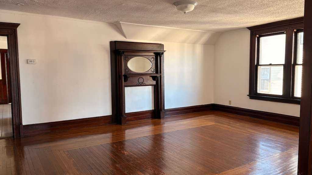 331 Chestnut Street - Photo 4 of 11