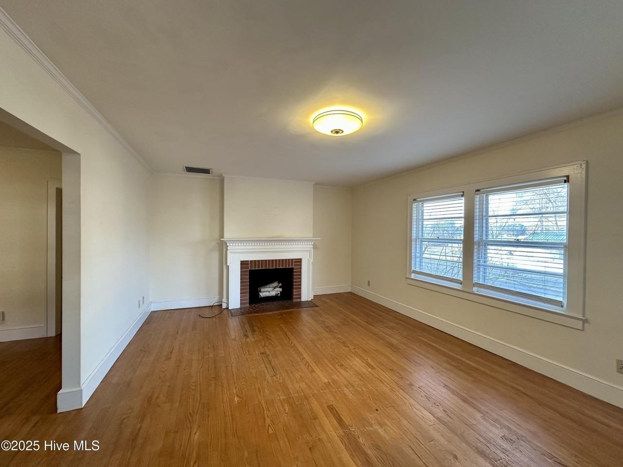 101 S Main St - Photo 5 of 26