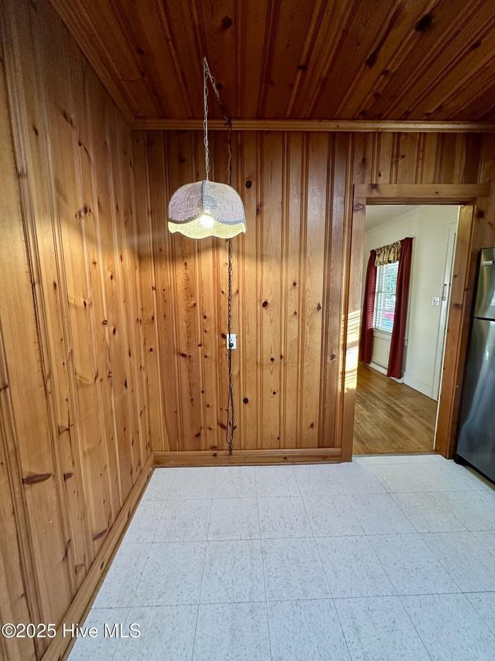 101 S Main St - Photo 7 of 26