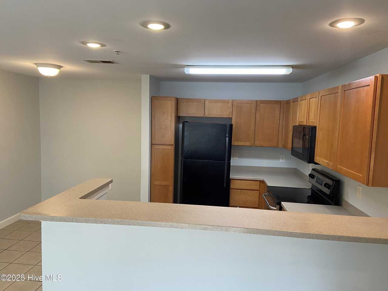 2801 Bloomfield Ln Unit 103 #103 - Photo 4 of 33