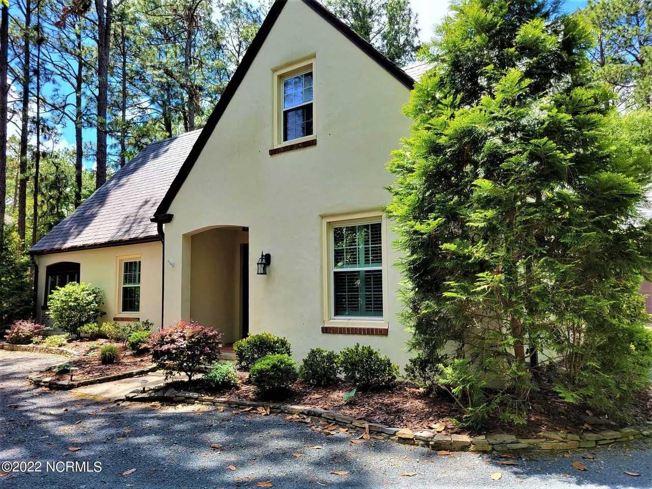 520 Fairway Dr - Photo 2 of 47