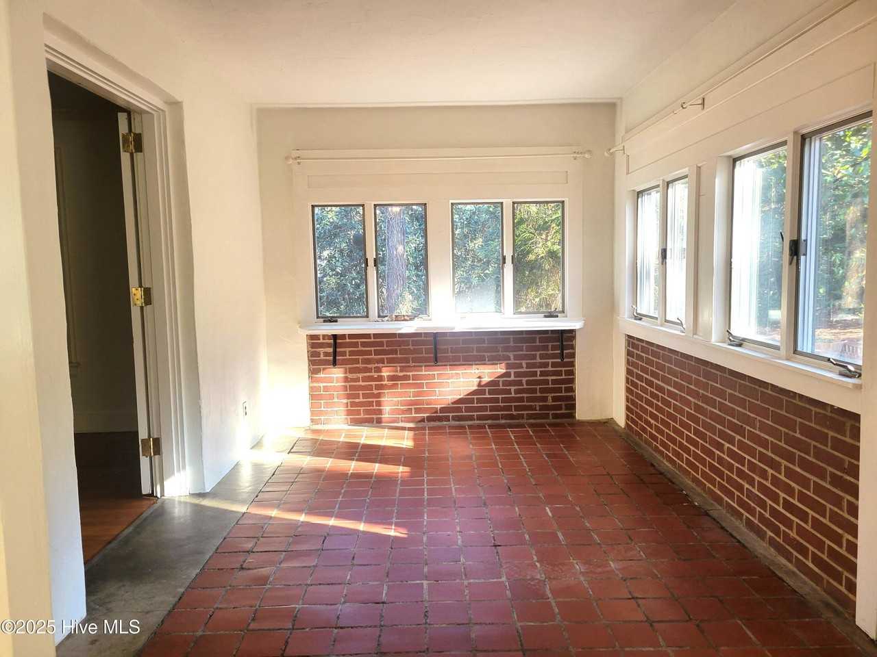 520 Fairway Dr - Photo 6 of 47