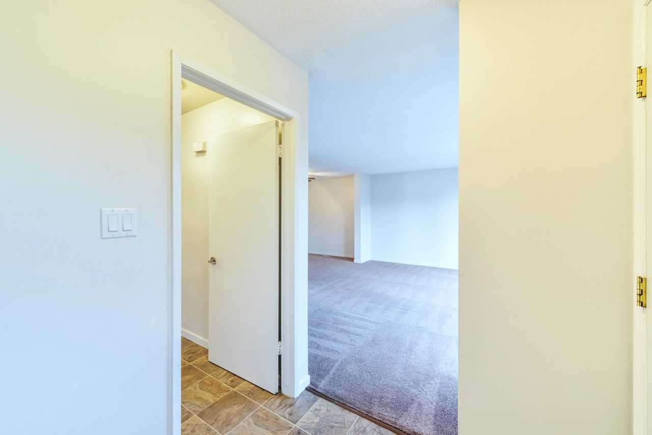 Lord Byron Townhouses - Photo 3 of 11