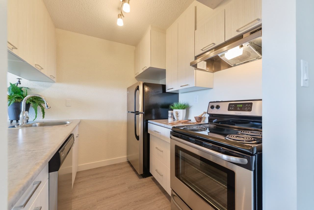 West Edmonton Village - Photo 5 of 31