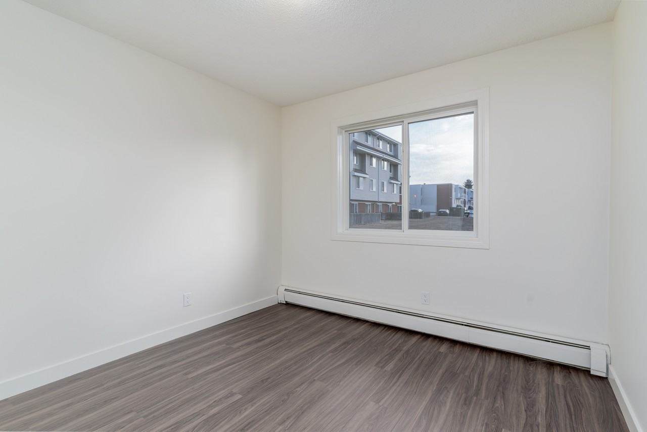 Marlborough Manor - Photo 7 of 19