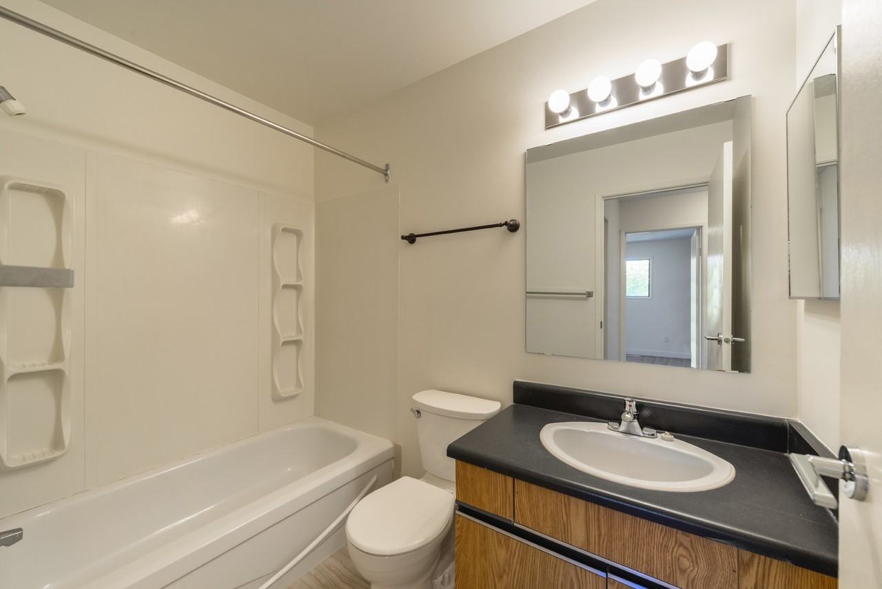 Warwick Apartments - Photo 7 of 16