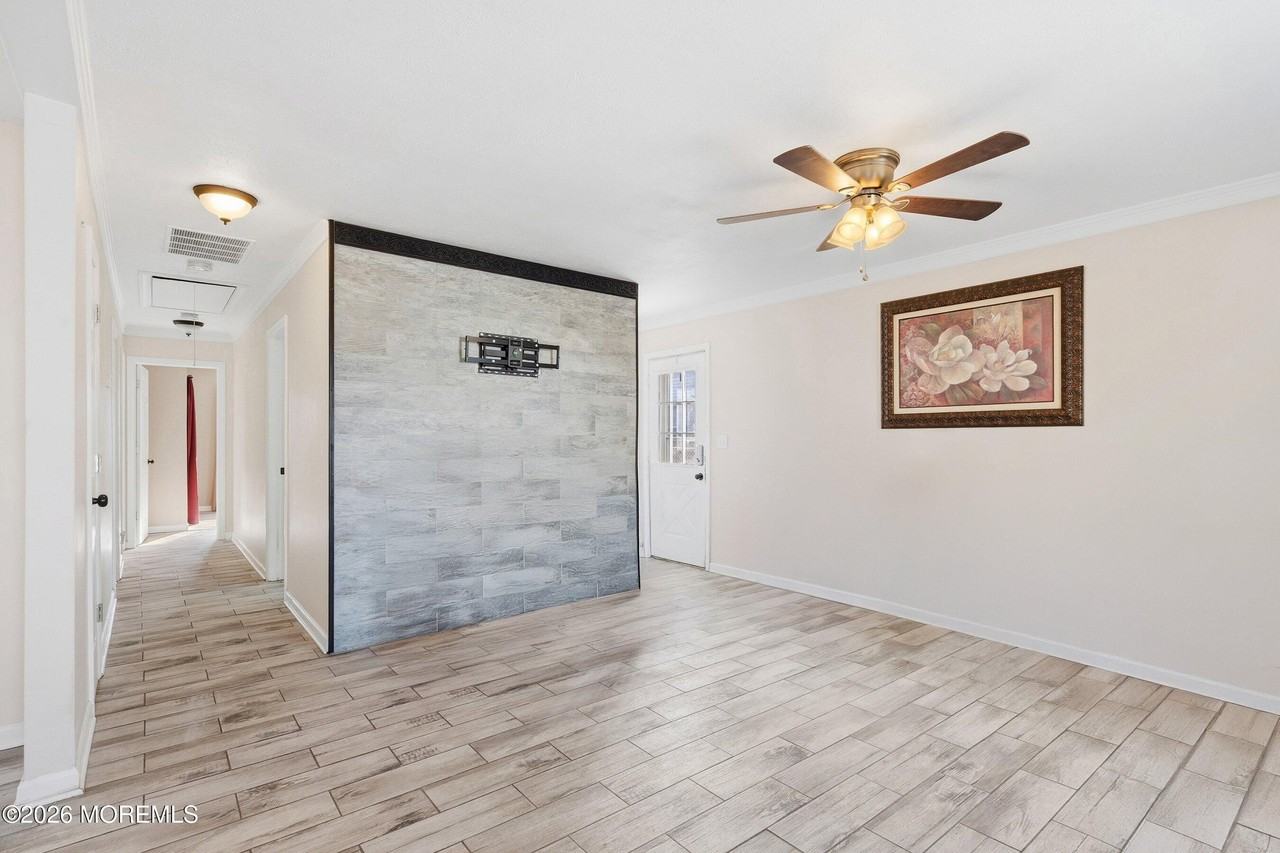 40 Seabreeze Way - Photo 2 of 15