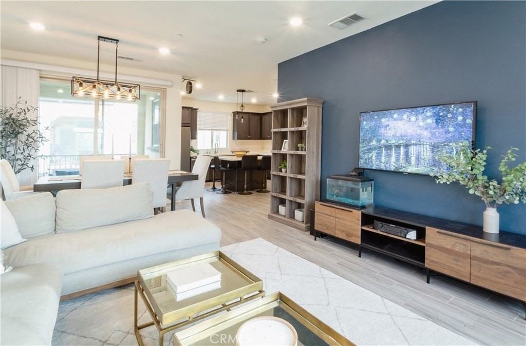 893 Mango Ct - Photo 5 of 32