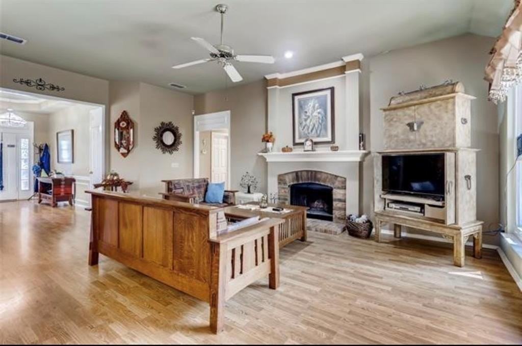 1924 Sunset Path - Photo 5 of 37