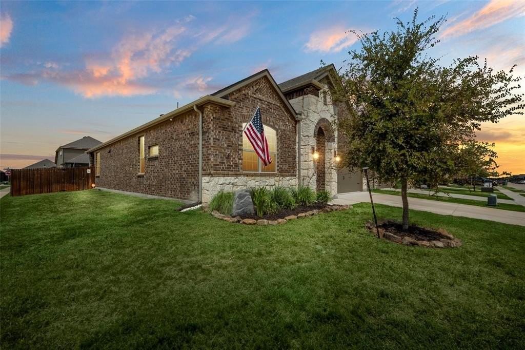 10701 Klondike Ln - Photo 2 of 32