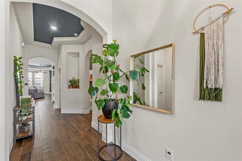 10701 Klondike Ln - Photo 5 of 32