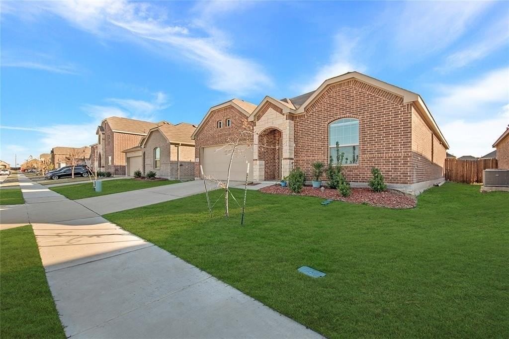 201 Wyndemere Ln - Photo 2 of 27