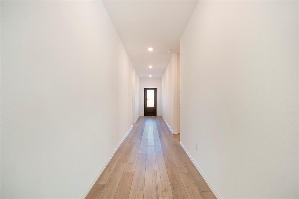 201 Wyndemere Ln - Photo 5 of 27