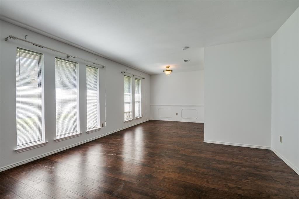 1701 Midcrest Dr - Photo 3 of 24