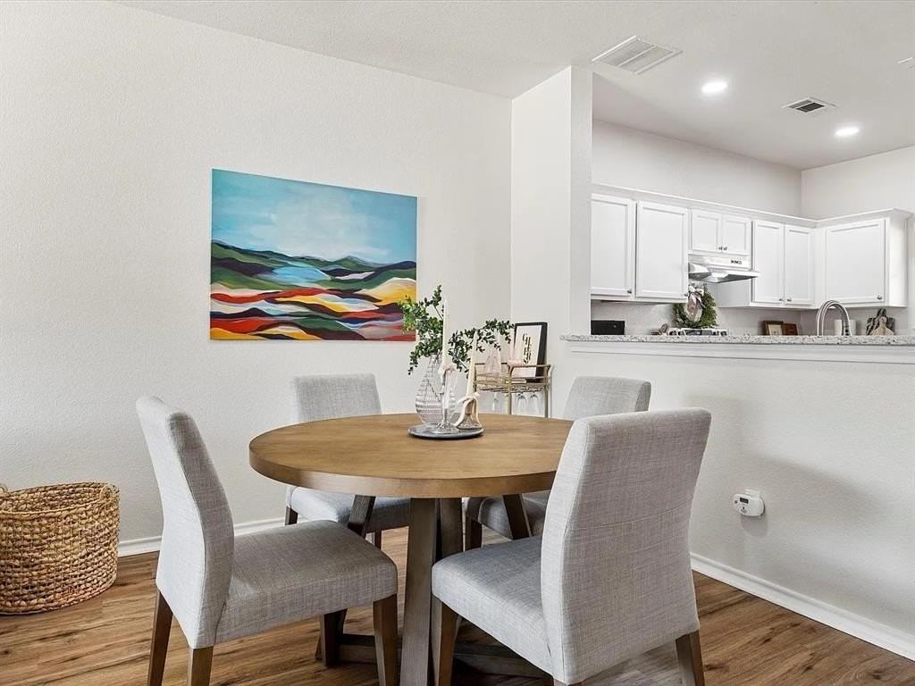 2305 Homewood Ln - Photo 4 of 12