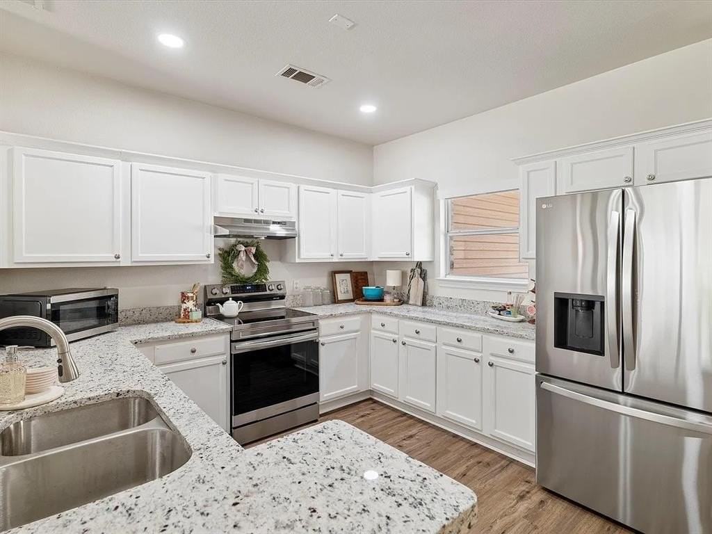 2305 Homewood Ln - Photo 5 of 12