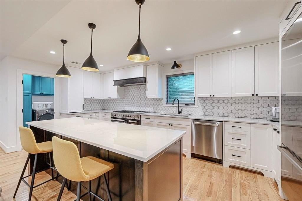 4423 Springside Ln - Photo 3 of 40