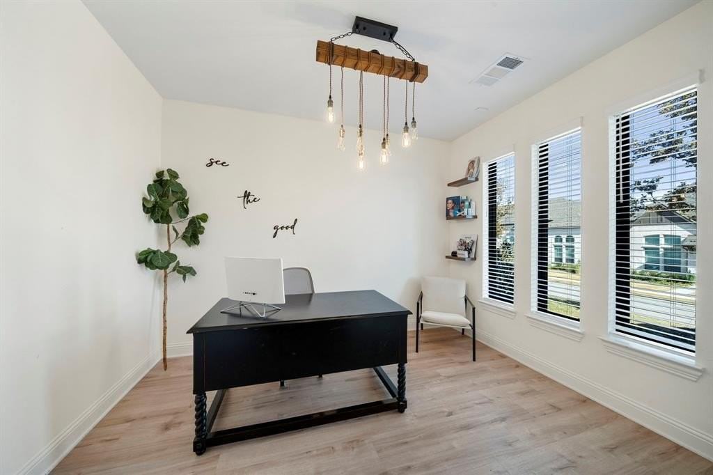 8109 Meadow Valley Dr - Photo 4 of 40