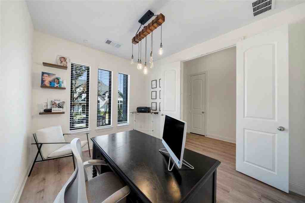 8109 Meadow Valley Dr - Photo 5 of 40