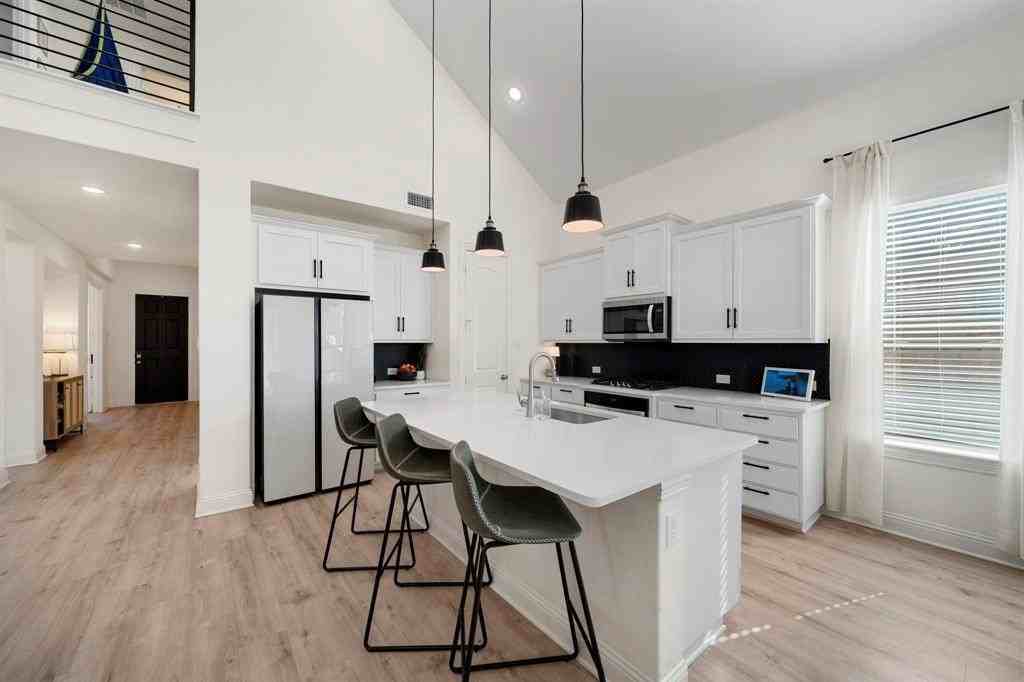 8109 Meadow Valley Dr - Photo 7 of 40