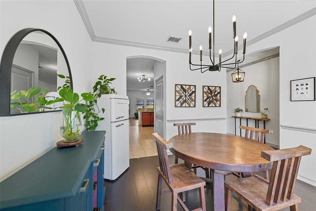 308 Sheridan Rd - Photo 5 of 20