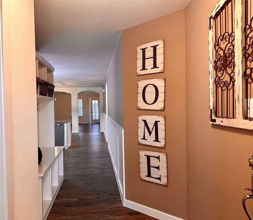 806 Amber St - Photo 2 of 19