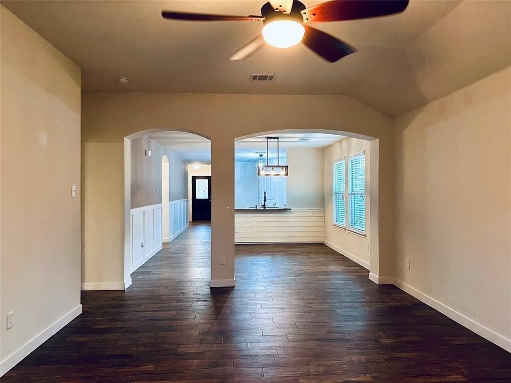 806 Amber St - Photo 3 of 19