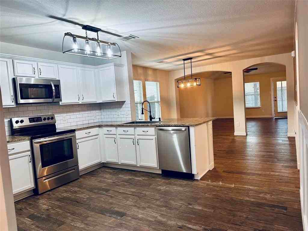 806 Amber St - Photo 4 of 19