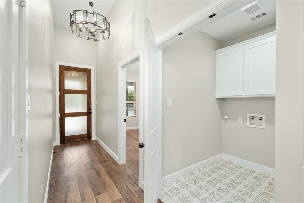 9219 Dale Lane Ct - Photo 7 of 32