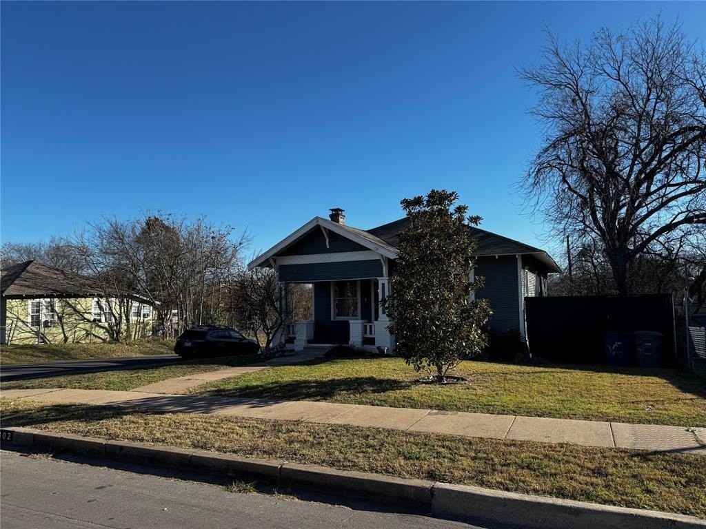 1802 Seevers Ave - Photo 2 of 24