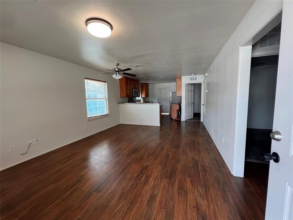 914 Irma St - Photo 4 of 12