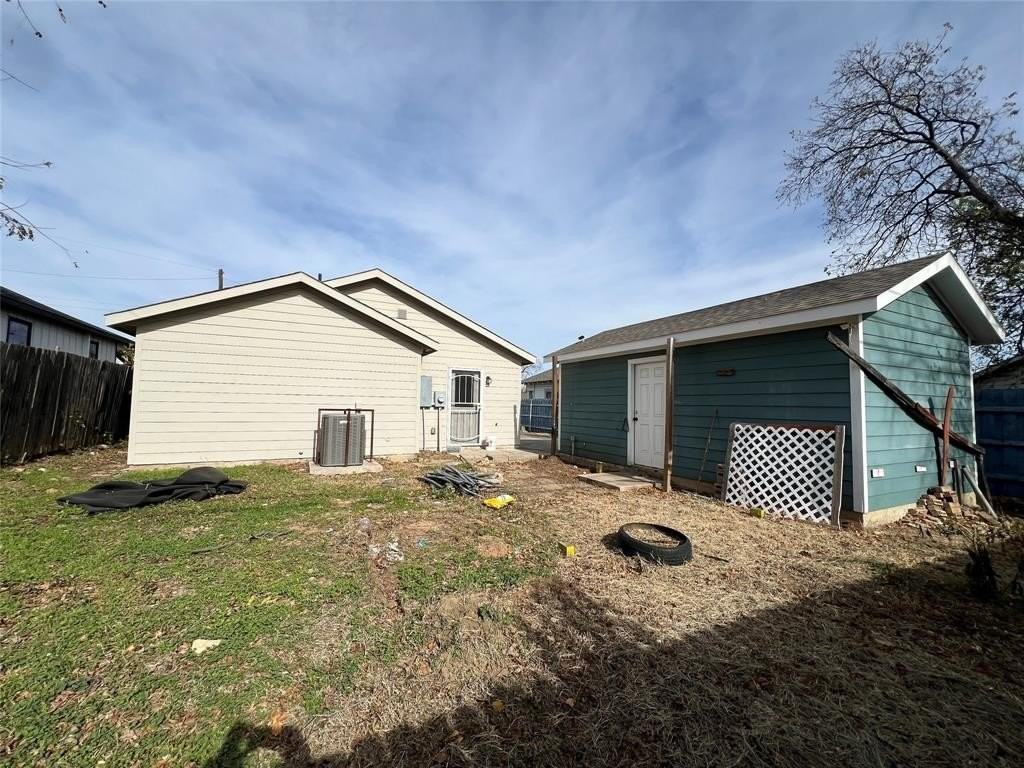 914 Irma St - Photo 7 of 12