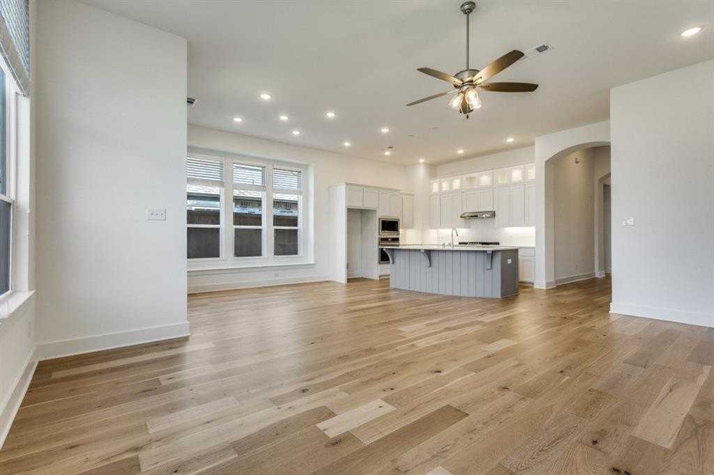 1704 Hydrangea Ln - Photo 5 of 25