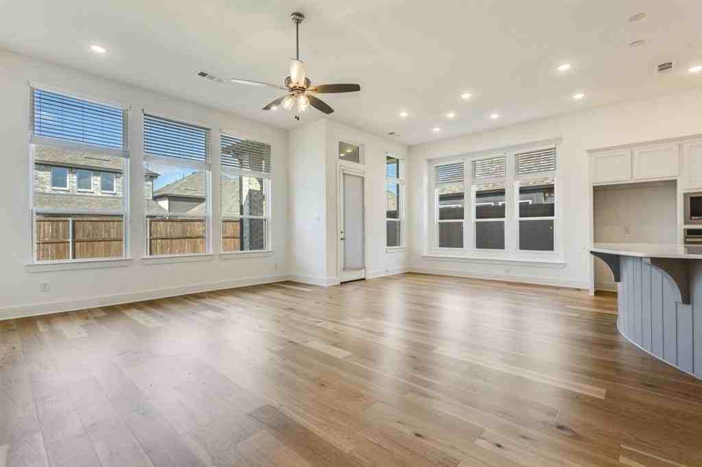 1704 Hydrangea Ln - Photo 6 of 25