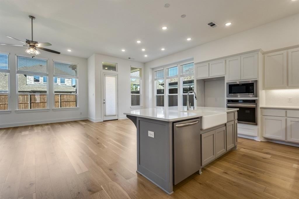 1704 Hydrangea Ln - Photo 7 of 25