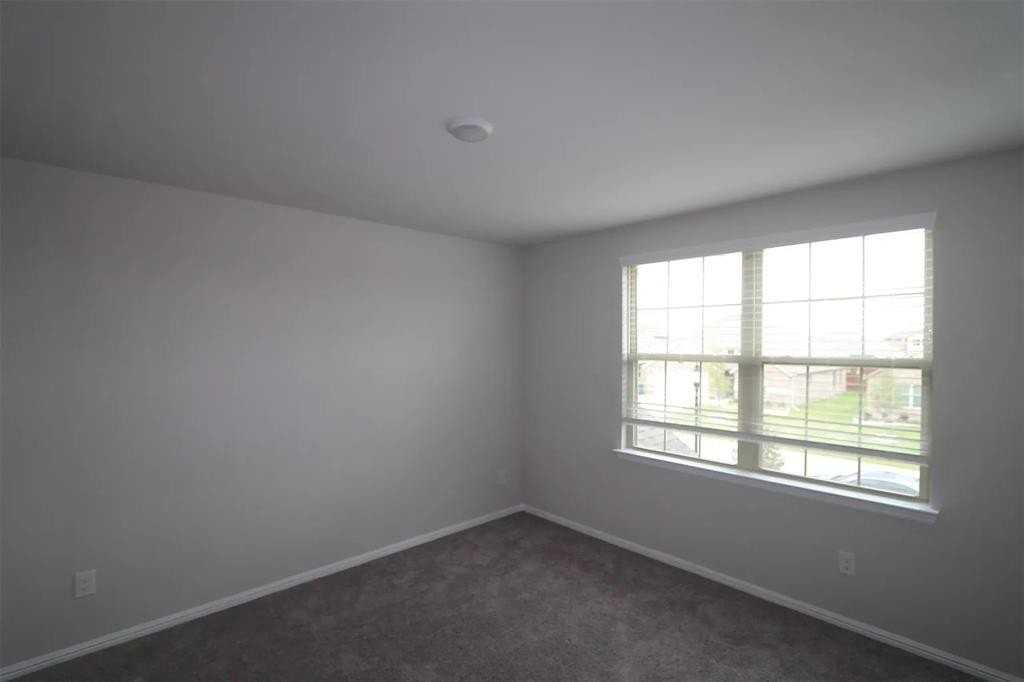 13068 Yellowstone Way - Photo 3 of 21