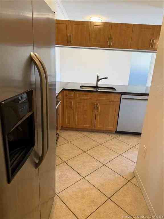 6458 Emerald Dunes Dr Apt 302 #302 - Photo 5 of 24