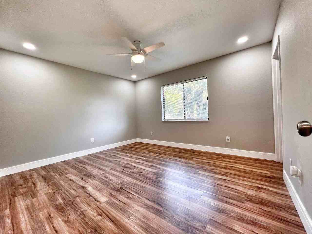 271 Nw Archer Ave - Photo 5 of 12