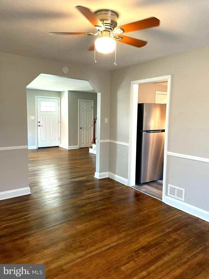 1049 Reverdy Rd - Photo 6 of 20