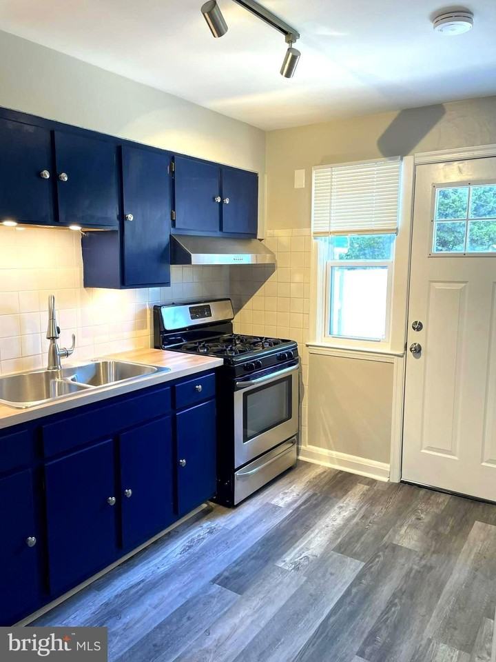 1049 Reverdy Rd - Photo 7 of 20