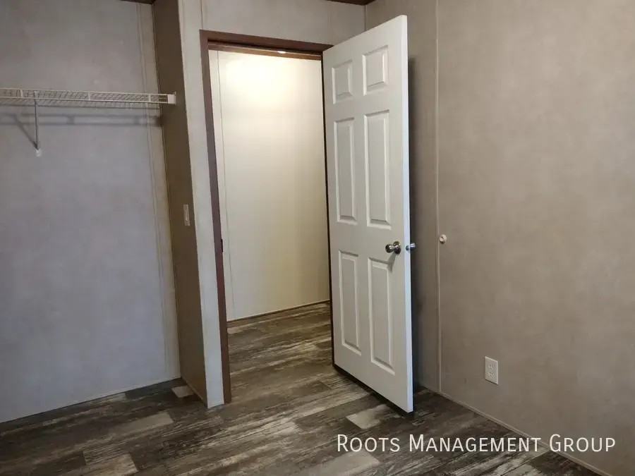 2450 Gena Ann Ln - Photo 5 of 8