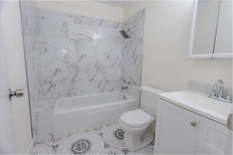 1651 W 38th Pl #1F - Photo 7 of 8