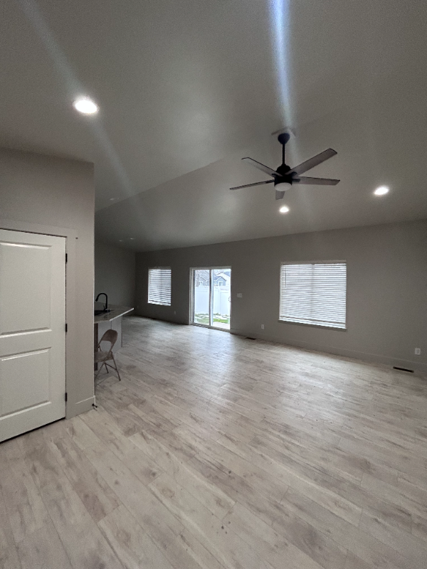 106 Centennial Ct - Photo 3 of 6