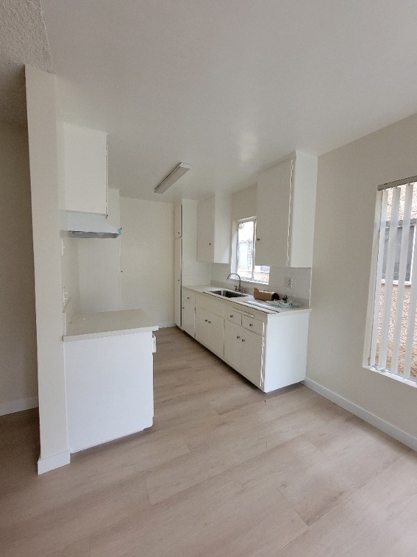 13531 Wyandotte St #9 - Photo 3 of 17