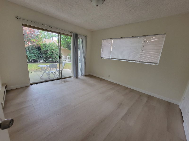 13531 Wyandotte St #9 - Photo 4 of 17