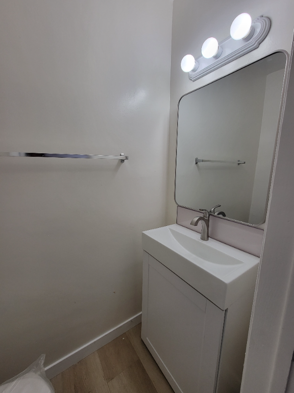 13531 Wyandotte St #9 - Photo 6 of 17